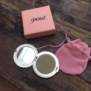 NWOT Pout UK Very Rare Double Mirror Compact